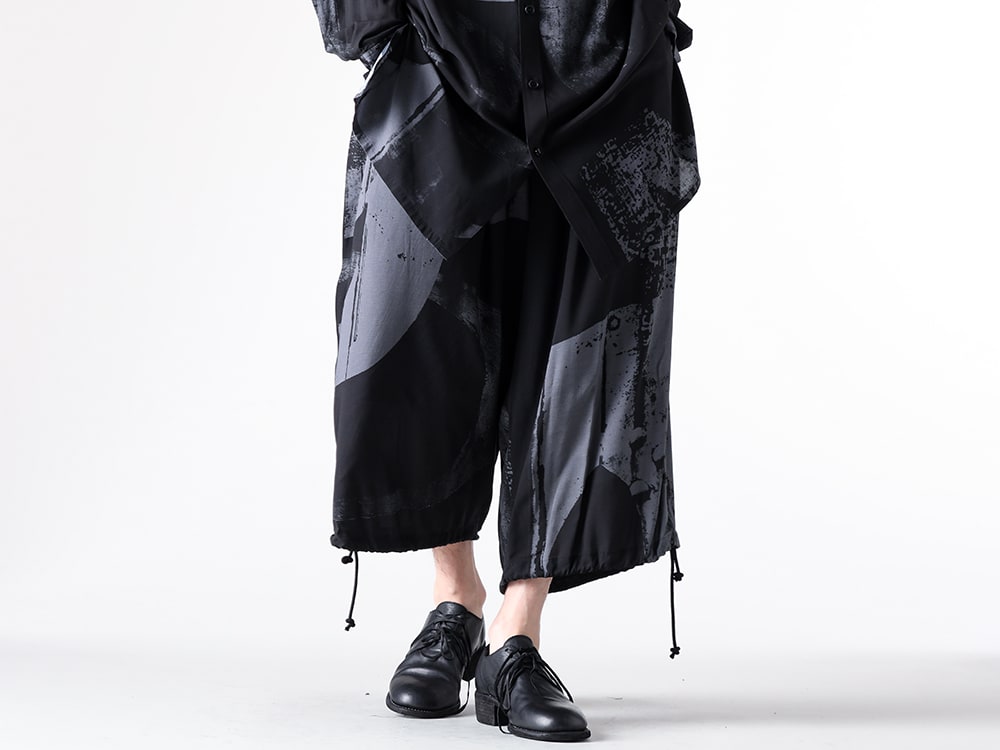 Ground Y（グラウンドワイ） 25-26AW(秋冬)   - 定番バルーンパンツ - ペイント柄と「Transformation」 - Balloon Pants （BLK×GRY） GL-P03-202 Classic Derby Shoes Laced Up Double Sole 2-001