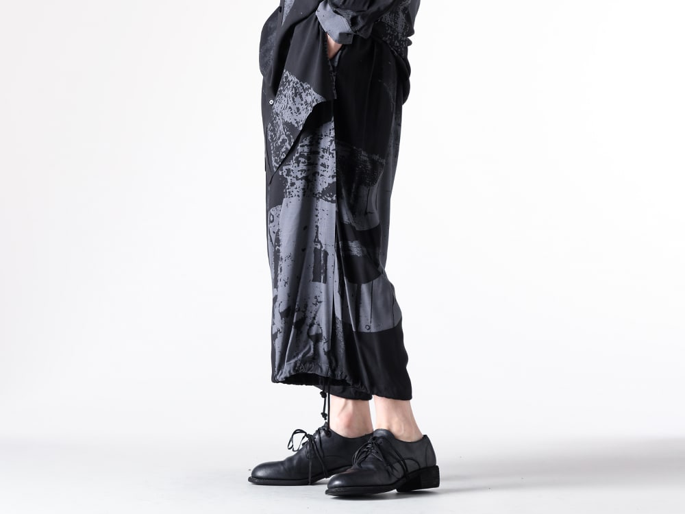 Ground Y（グラウンドワイ） 25-26AW(秋冬)   - 定番バルーンパンツ - ペイント柄と「Transformation」 - Balloon Pants （BLK×GRY） GL-P03-202 Classic Derby Shoes Laced Up Double Sole 2-002