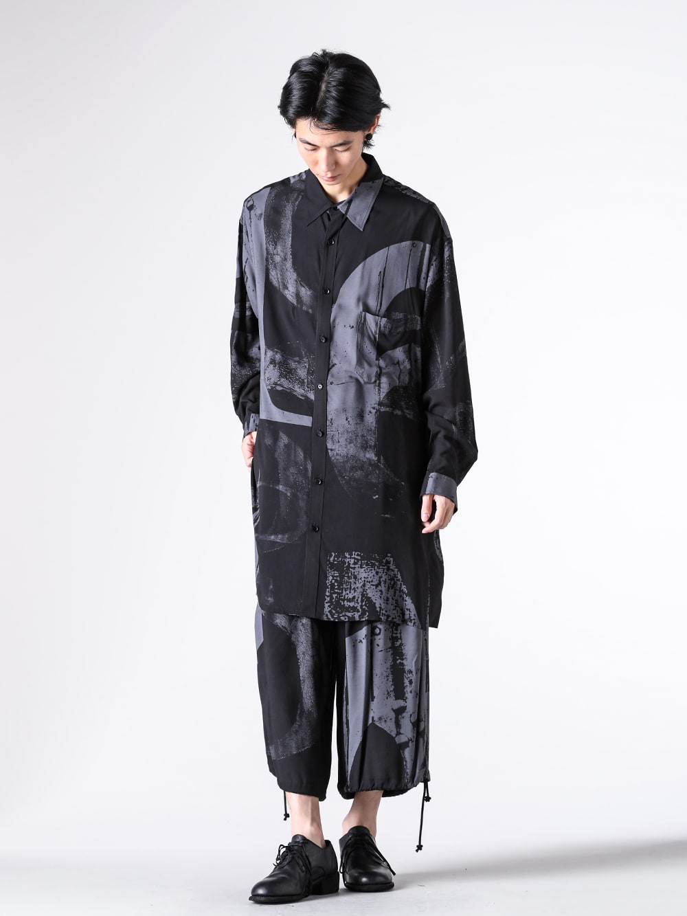 Ground Y（グラウンドワイ） 25-26AW(秋冬)  - セットアップでも、単体でも。着こなしの「余白」を楽しむ。 - Long Shirt （BLK×GRY）GL-B05-202 Balloon Pants （BLK×GRY） GL-P03-202 Classic Derby Shoes Laced Up Double Sole  792Z 3-001