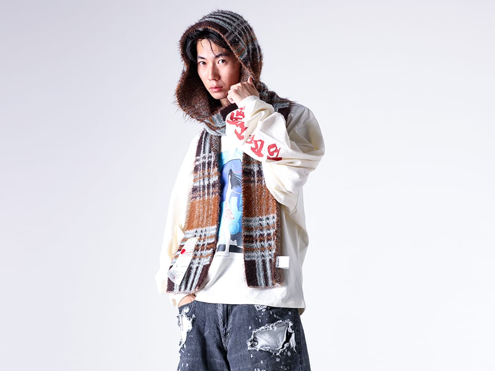 SEVESKIG- Lustre Check Knit Long Scarf Hoodie - BLUE styling images 2