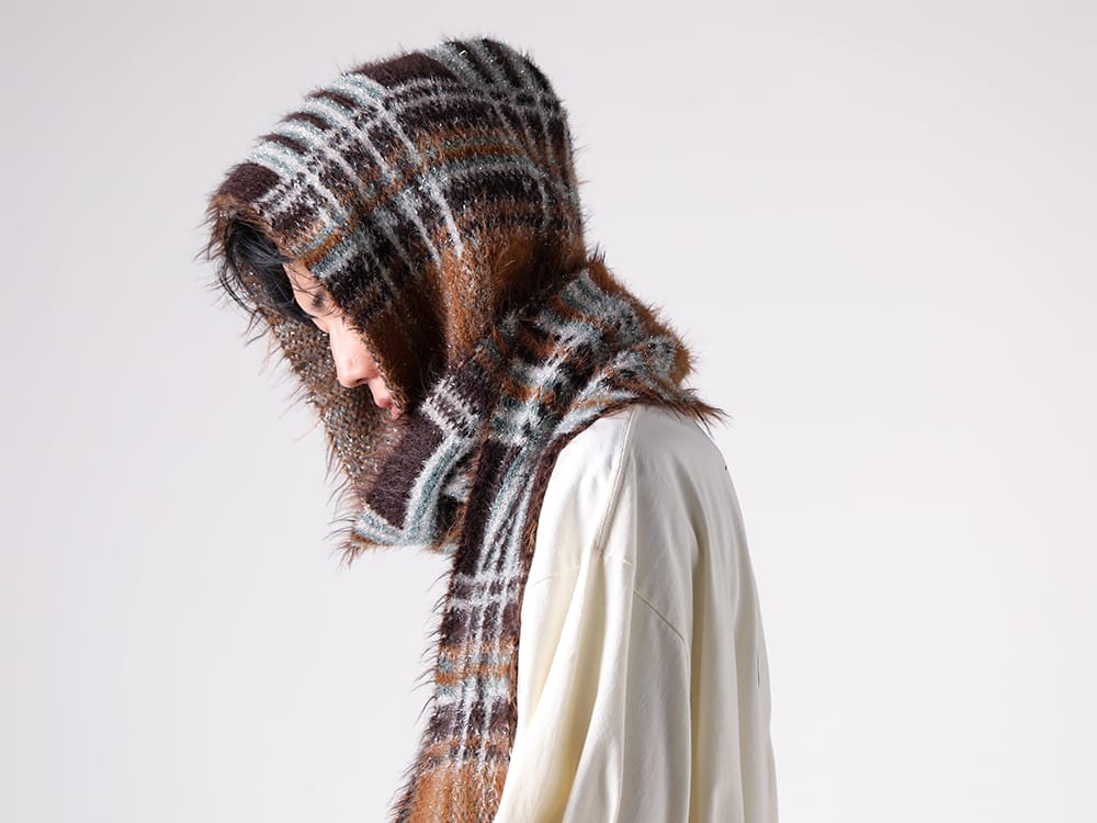 SEVESKIG- Lustre Check Knit Long Scarf Hoodie - BLUE styling images 3