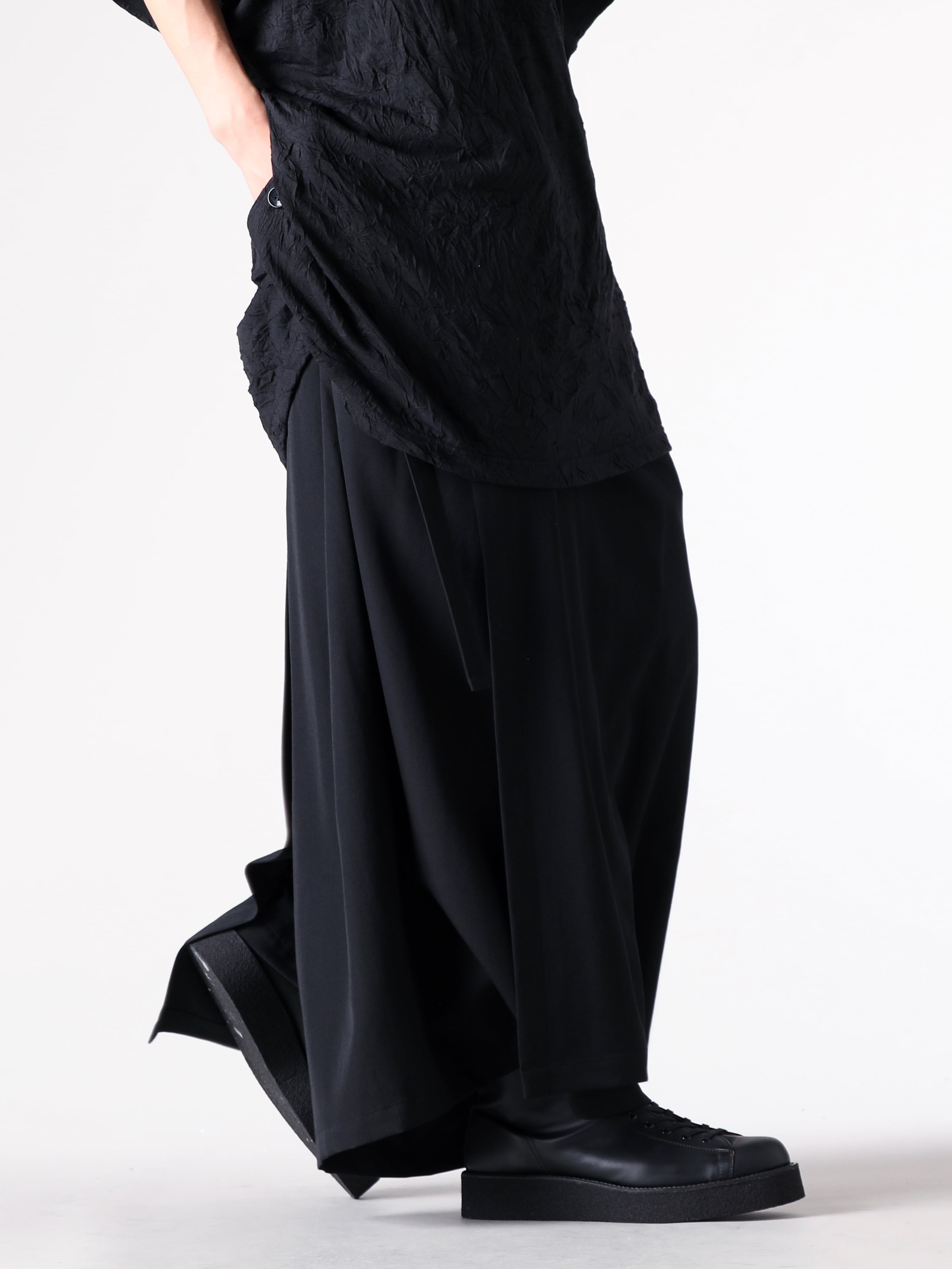 ヨウジヤマモト パンツ 黒 秋冬 C/F/W OX PLEATS HALF PANTS(S BLACK): Vintage｜THE SHOP YOHJI