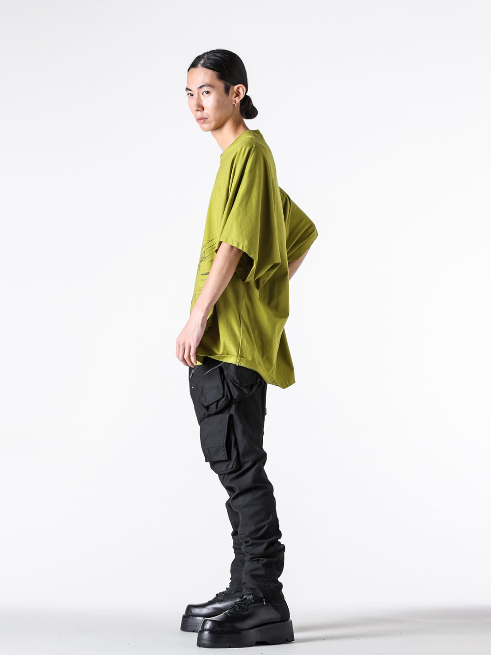 ユリウス 2025PS スタイリング - コットンサテンが魅力のアーティファクトなカーゴパンツ - COTTON SATIN BACK TROUSERS (907PAM4) - 10-002