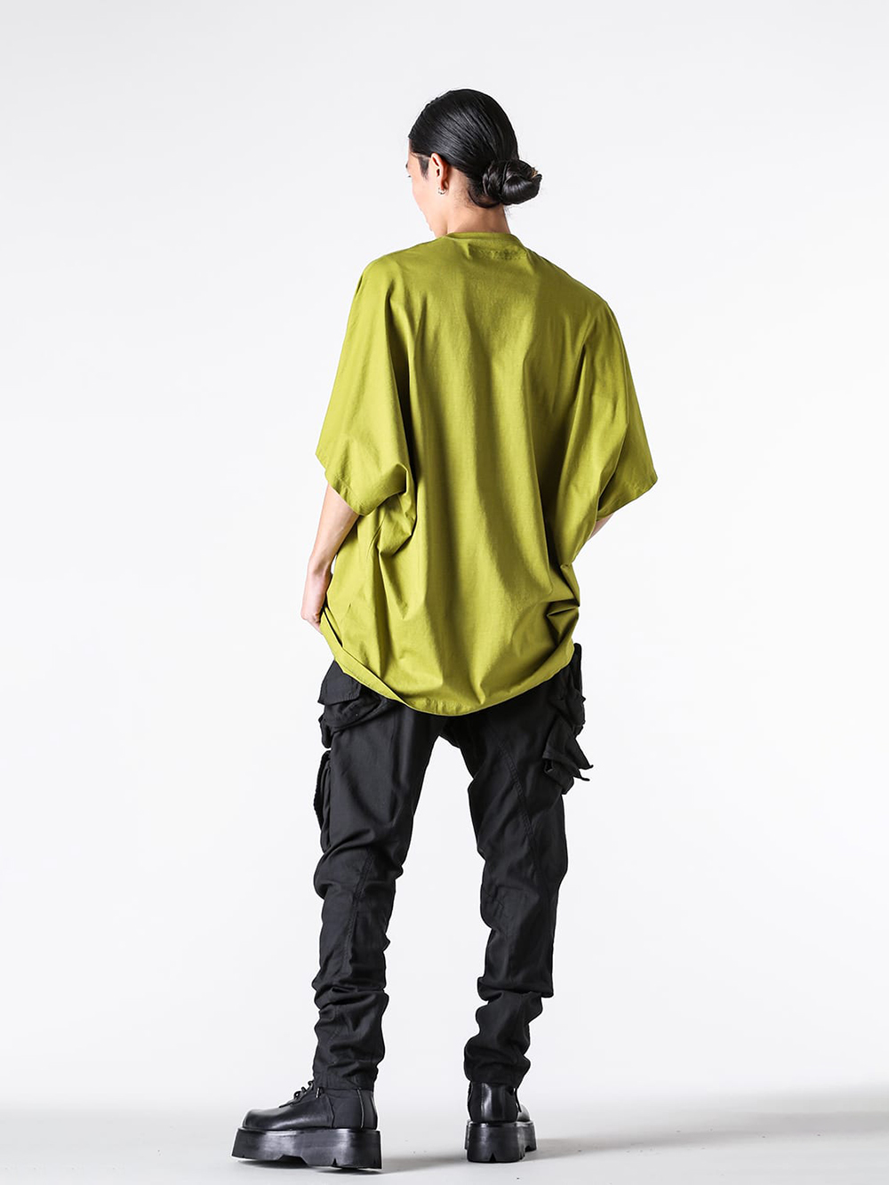 ユリウス 2025PS スタイリング - コットンサテンが魅力のアーティファクトなカーゴパンツ - COTTON SATIN BACK TROUSERS (907PAM4) - 10-003
