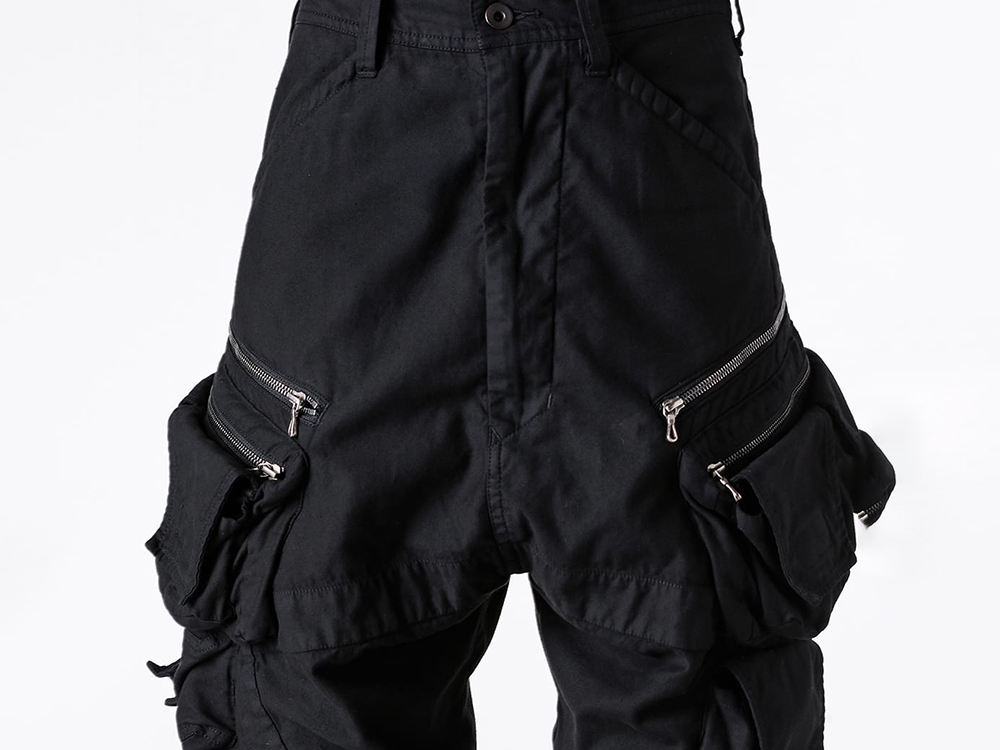 ユリウス 2025PS スタイリング - コットンサテンが魅力のアーティファクトなカーゴパンツ - COTTON SATIN BACK TROUSERS (907PAM4) - 10-005
