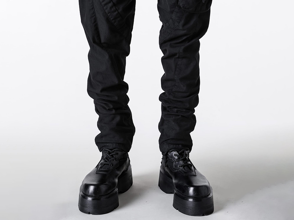 ユリウス 2025PS スタイリング - コットンサテンが魅力のアーティファクトなカーゴパンツ - COTTON SATIN BACK TROUSERS (907PAM4) - 10-007