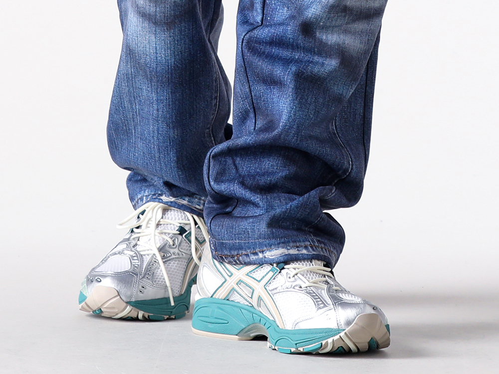 MIHARA YASUHIRO - 25AW - TALKING ABOUT THE ABSTRACTION Eye‑Catching Transfer‑Printed Pants - 2526AW‑PT‑001 Denim Print Straight Pt - 1203A543 GEL‑NIMBUS 10.1 - 1203A543.102 2‑004