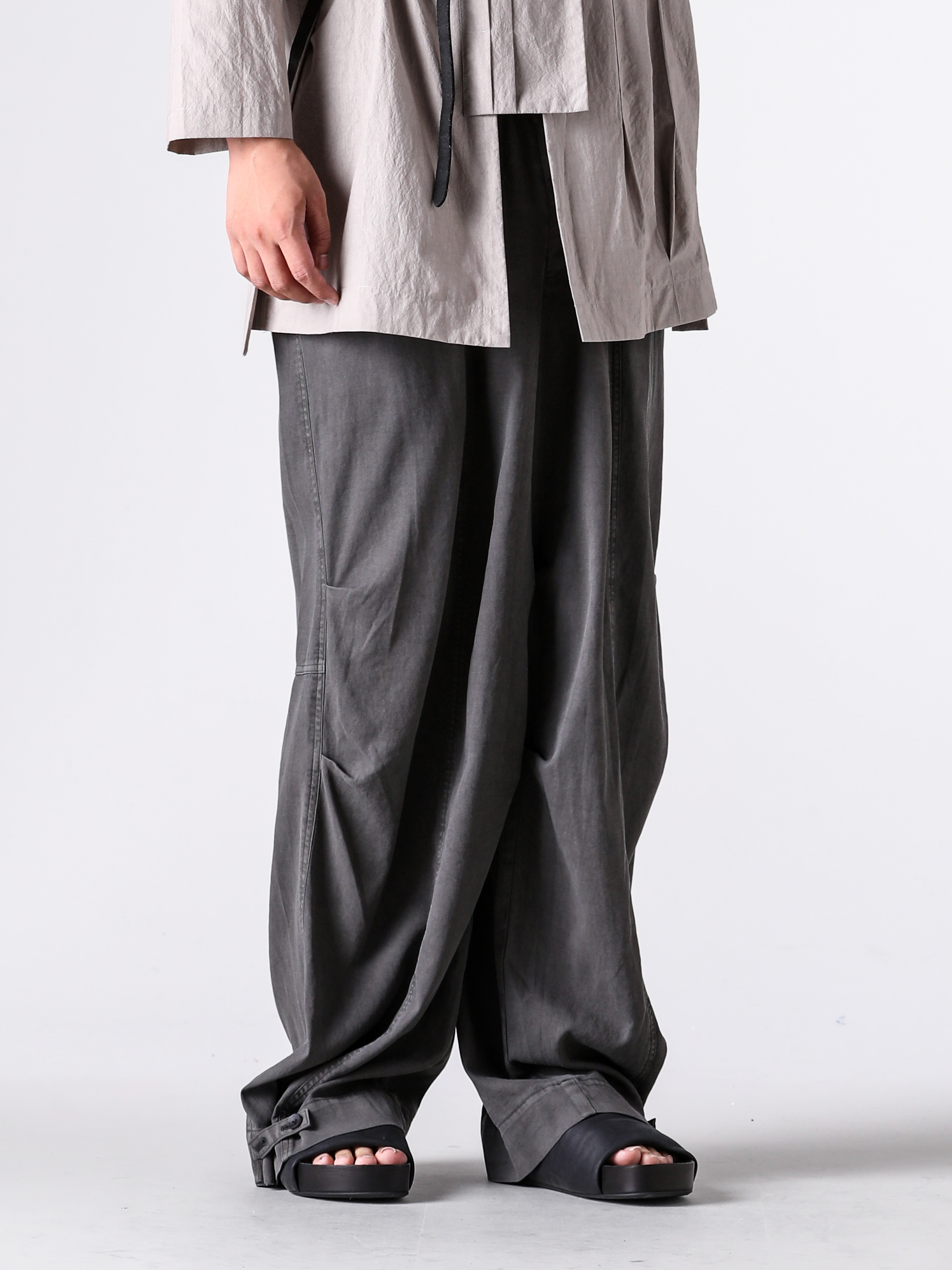 CHIAHUNG SU - 25SS - Heading 2 - VI-3843-04 - High Twist Twill Product-Dyed Wide Pants (B-Gray) - S5/M/US9574-uw900 - MEN'S SLIDE-Black (Black) 2-001