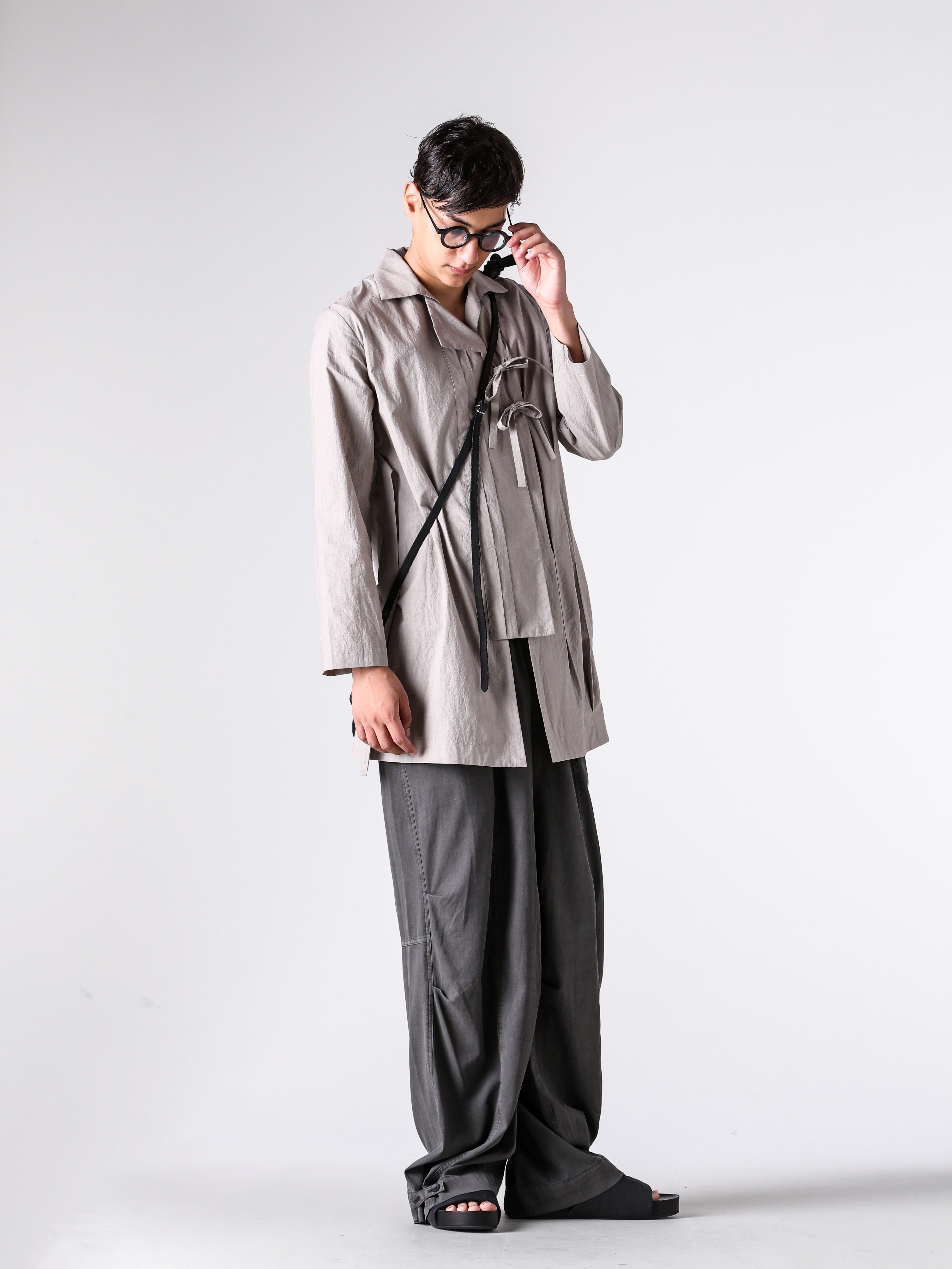 CHIAHUNG SU - 25SS - Heading 3 - SS25-MS24-SACO - Hand Dyed Strapping Lapel Shirt (White Sand) - VI-3843-04 - High Twist Twill Product-Dyed Wide Pants (B-Gray) - S5/M/US9574-uw900 - MEN'S SLIDE-Black (Black) - RG1062 - RG1062 Round Flame Sunglasses (Uni Black × White x Clear) - RT02 - Mini Shoulder Bag (Black) 3-004