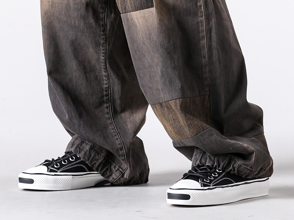 KAMIYA(カミヤ)  - 異なる素材を複雑に組み合わしているパッチワークワイドデニムパンツ - Patchwork Jeans (J15PT124) - Wallet Chain (J15PT124) - Joey Vulcanized Sneaker (G13FW701) 2-006