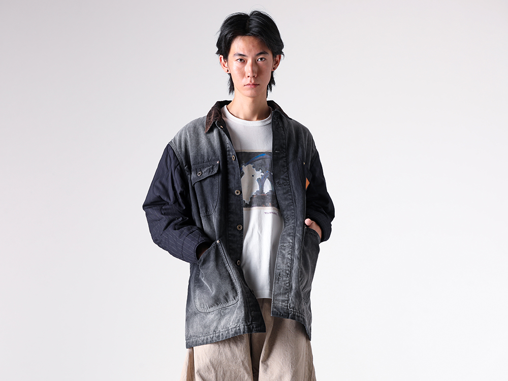 KHOKI(コッキ) - 25-26AW - 異素材を組み合わせたヴィンテージワークコート - Vintage-effect work coat (25fw-co-01) - Printed T-shirt (25fw-t-08) 1-001