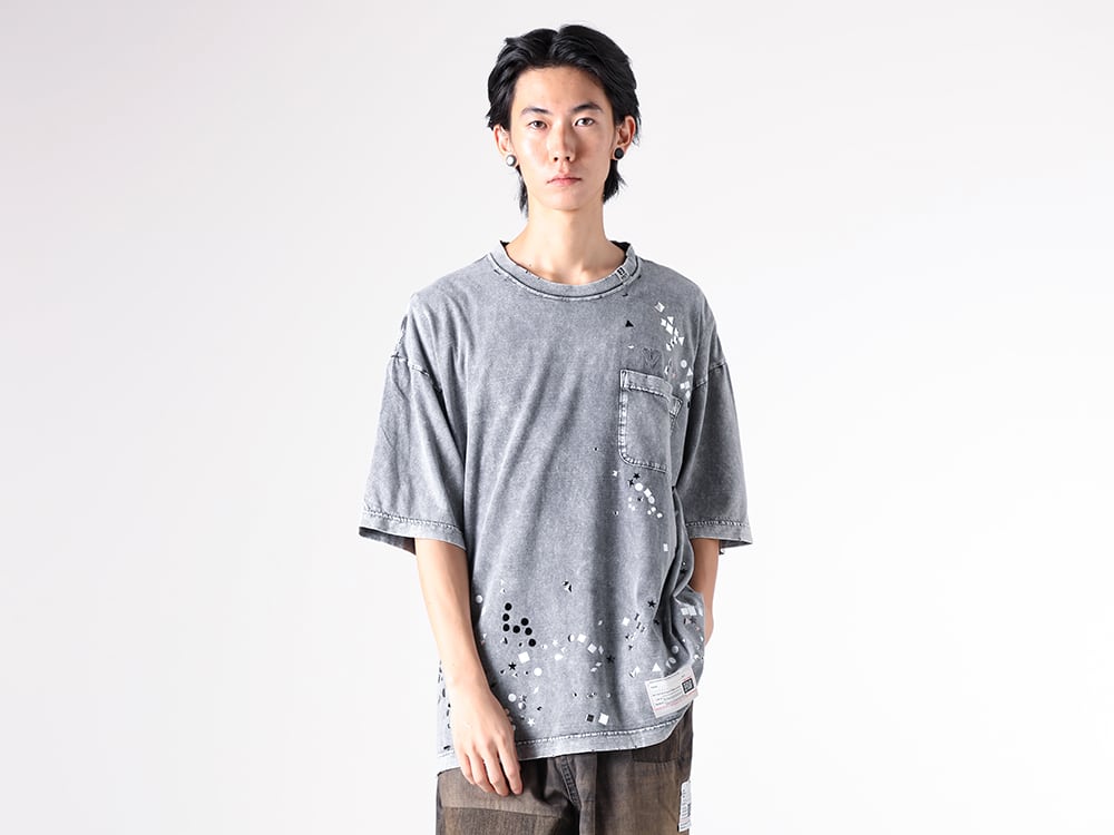 Maison MIHARA YASUHIRO - 25AW スタイリング - ドロップショルダーのシルエットが目を惹くスタジアムジャンパー - A15TS631 - Embellished Bleached Tee - J15PT124 1-006