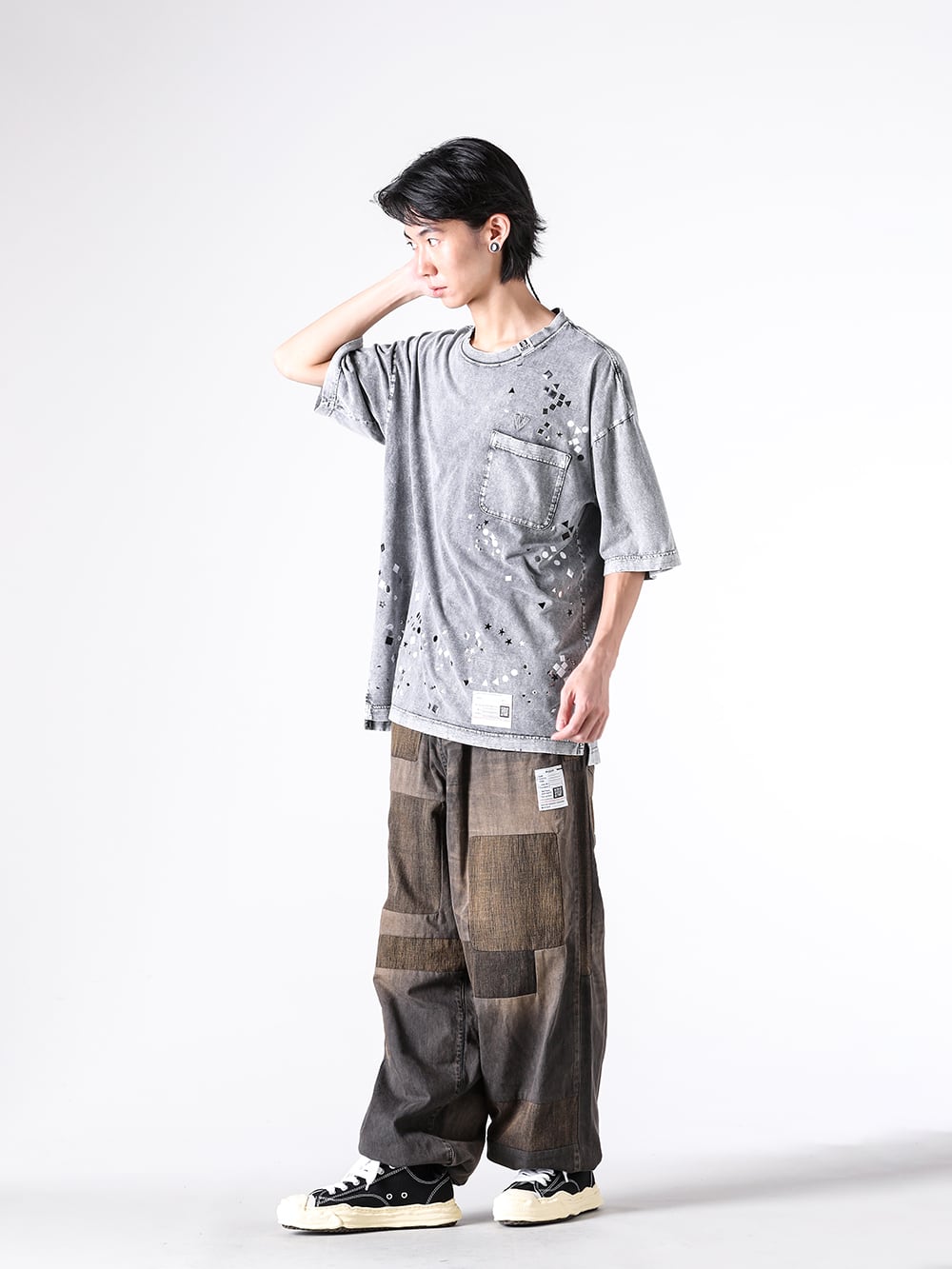 Maison MIHARA YASUHIRO - 25AW - Heading 3 - B15BL041 - Roll-Up Hem Stadium Jumper - A15TS631 - Embellished Bleached Tee - J15PT124 - Patchwork Jeans - A09FW734 - HANK original vintage color sole canvas Low-Top sneaker 3-004