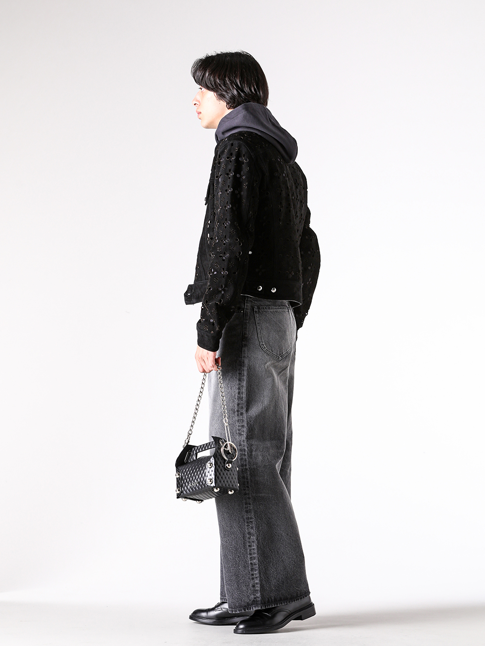 MASU - 25AW - ケーキバッグ(25AWシーズン)を使用したスタイリング - M25F9BL005 FLOWER HOLE LEATHER JACKET - B25F9CS001 MB ZIP-UP HOODIE - B25F9PL002 MB BAGGY JEANS USED - M25F9OJ008 LEATHER CAKE BAG （Black） 4-002