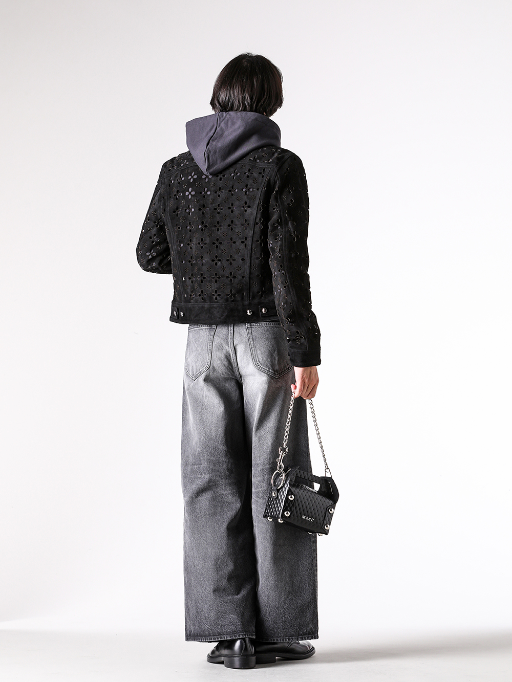 MASU - 25AW - ケーキバッグ(25AWシーズン)を使用したスタイリング - M25F9BL005 FLOWER HOLE LEATHER JACKET - B25F9CS001 MB ZIP-UP HOODIE - B25F9PL002 MB BAGGY JEANS USED - M25F9OJ008 LEATHER CAKE BAG （Black） 4-003