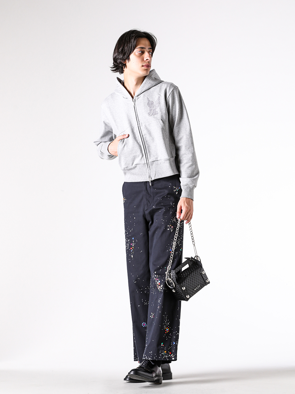 MASU - 25AW - ケーキバッグ(25AWシーズン)を使用したスタイリング - B25F9CS001 MB ZIP-UP HOODIE - M25F9PL001 GALAXY STRAIGHT TROUSERS （Dark Navy） - M25F9OJ008 LEATHER CAKE BAG （Black） 4-005