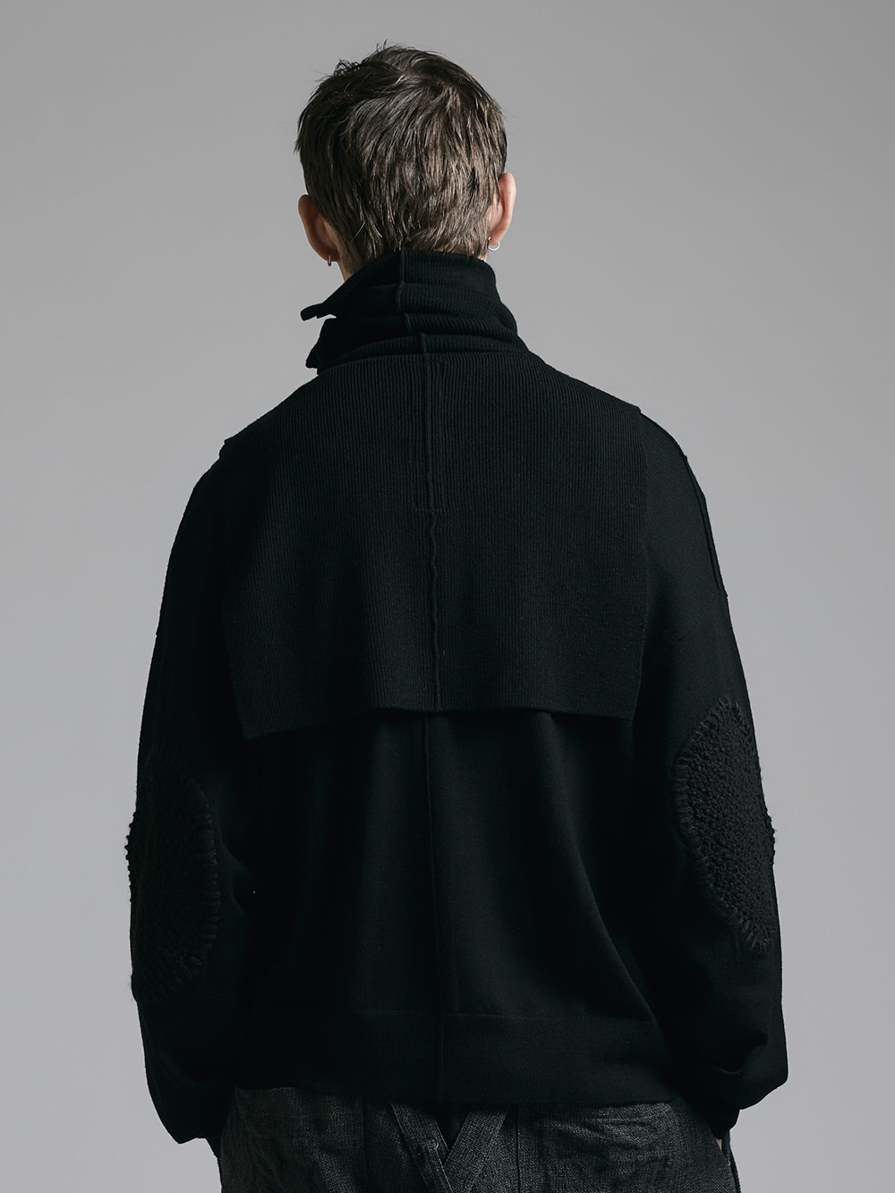THE VIRIDI ANNE ブラック ニット スリーブ ステッチLサイズ位 入荷情報]The Viridi-anne 25-26AWよりファーストデリバリーが
