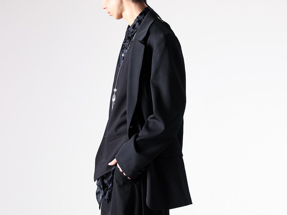 Yohji Yamamoto POUR HOMME / Ann Demeulemeester - 25-26AW - 上半身 - Wool gabardine belted jacket (HM-J03-100) - JUIKKO CLASSIC WAISTCOAT (2520-M-WA01-FA558-099) - MARK HIGH COMFORT SHIRT (2520-M-SH02-FA616-099) - SANNE NECKLACE WITH MEDAILLON AND CHAINS (CO00-W-JN0045-JW020-070) 1-002