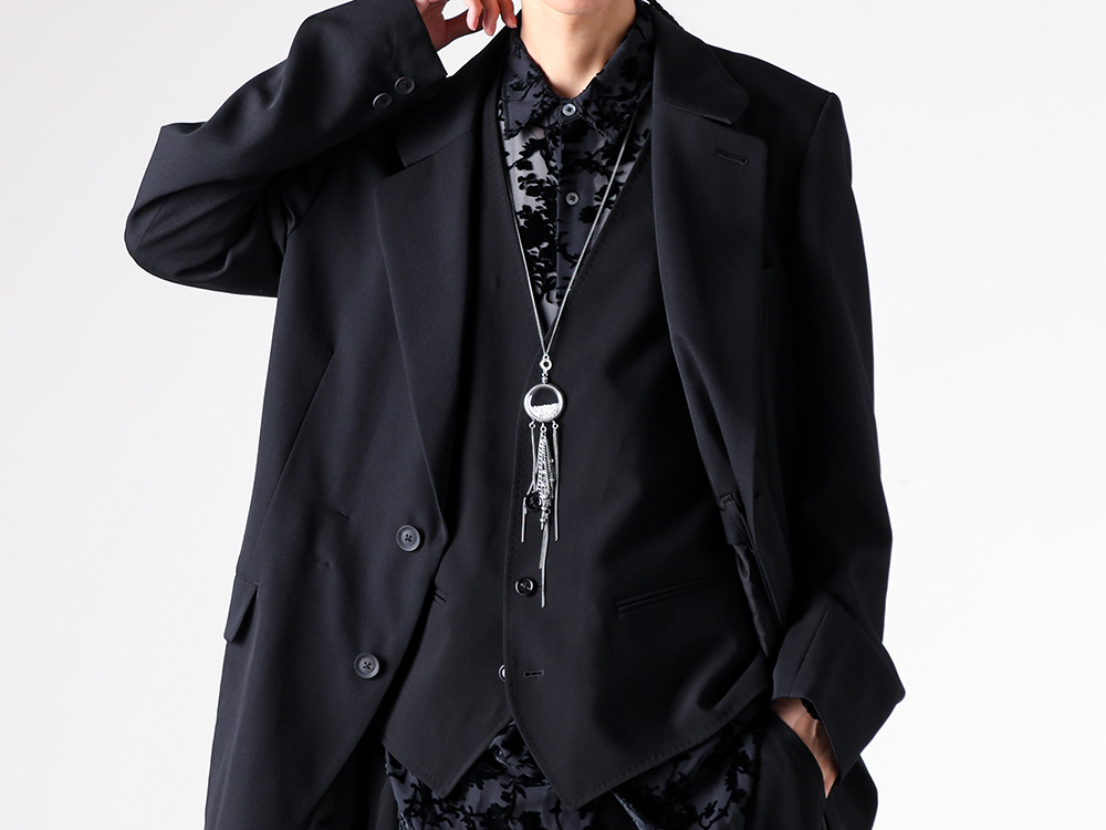 Yohji Yamamoto POUR HOMME / Ann Demeulemeester - 25-26AW - 上半身 - Wool gabardine belted jacket (HM-J03-100) - JUIKKO CLASSIC WAISTCOAT (2520-M-WA01-FA558-099) - MARK HIGH COMFORT SHIRT (2520-M-SH02-FA616-099) - SANNE NECKLACE WITH MEDAILLON AND CHAINS (CO00-W-JN0045-JW020-070) 1-004