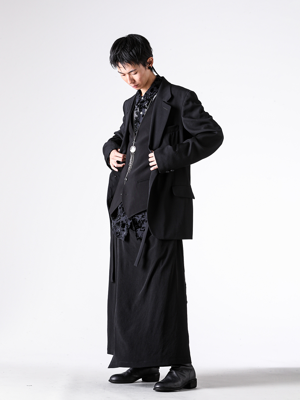 Yohji Yamamoto POUR HOMME / Ann Demeulemeester - 25-26AW - Full-body outfit pics 3-002