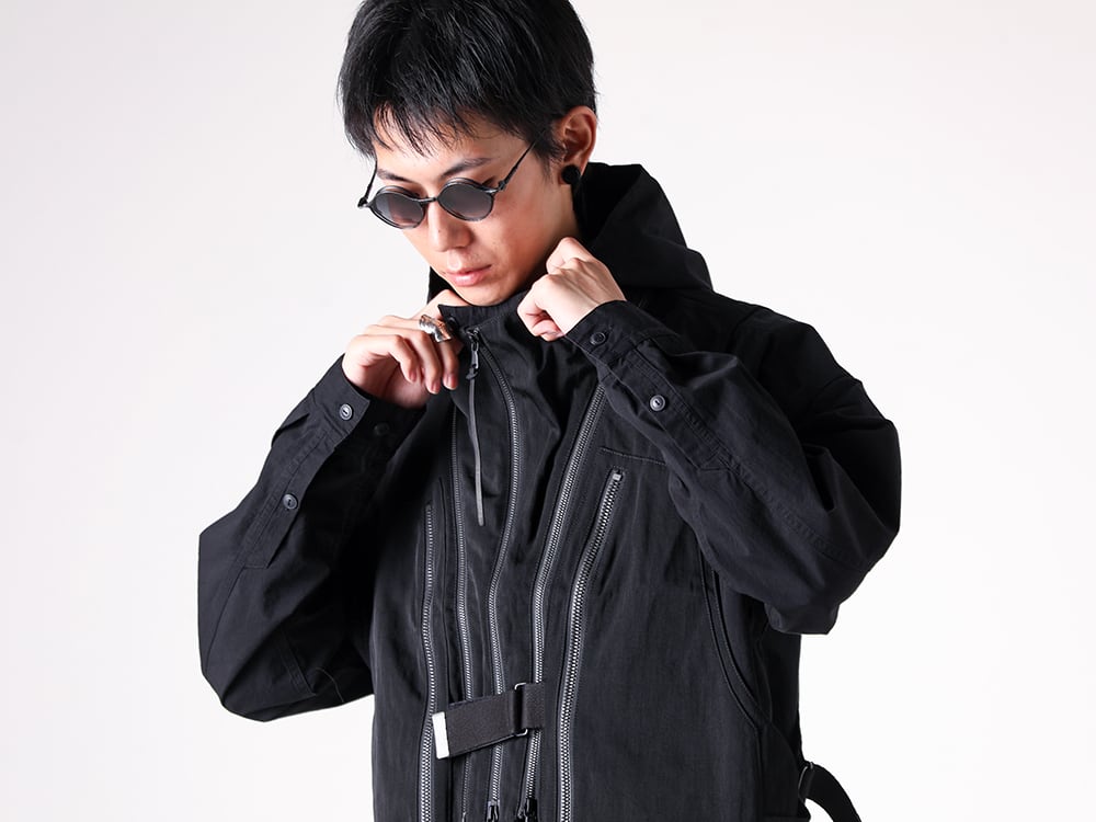 The Viridi-anne - 25AW スタイリング - 5本のジップが強烈なインパクトを放つタクティカルベスト - VI-3891-06 - Nylon/Wool Twill Tactical Vest （BLACK） - VI-3915-02 - Down Proof Product Dyed Hooded Shirt （BLACK） - M1188 - 4 ring combi facettes - VI-MA-032-09 - Finger Ring （POLISH） - RG1022TVA - TVA x RIGARDS RG1022TVA Clip On Sunglasses （AntiqueBlack xBlack xGrayGradient） 1-005