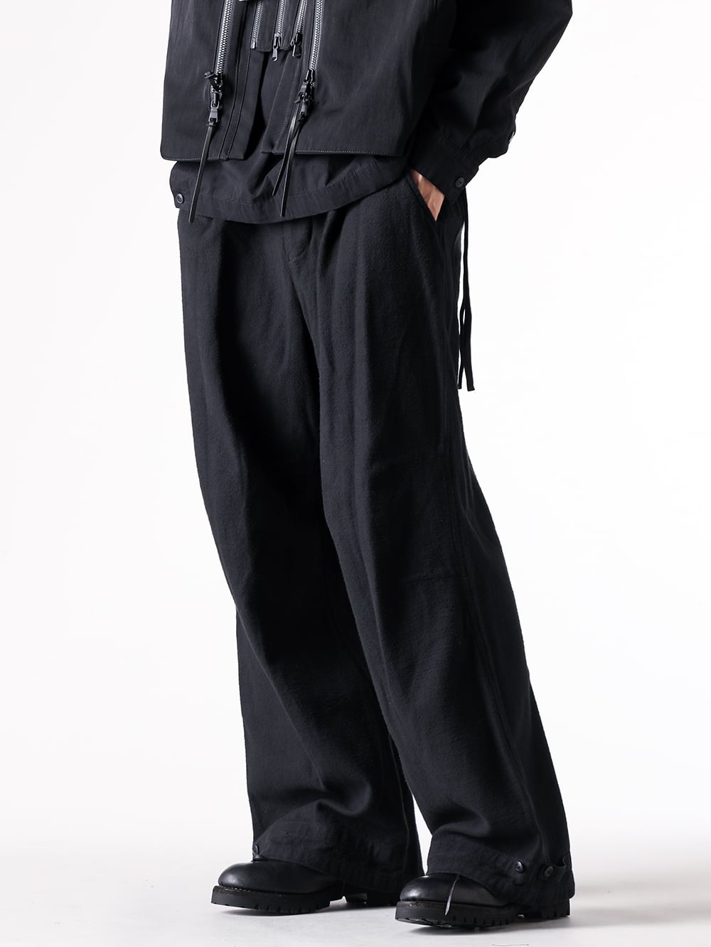 The Viridi-anne - 25AW  - ラフで粗野な雰囲気が漂うワイドパンツ - VI-3908-04 - Brushed Cotton Twill Baggy Pants （BLACK） - 792VX - Norvegian welted Derby Shoes Vibram Sole （Black） 2-002