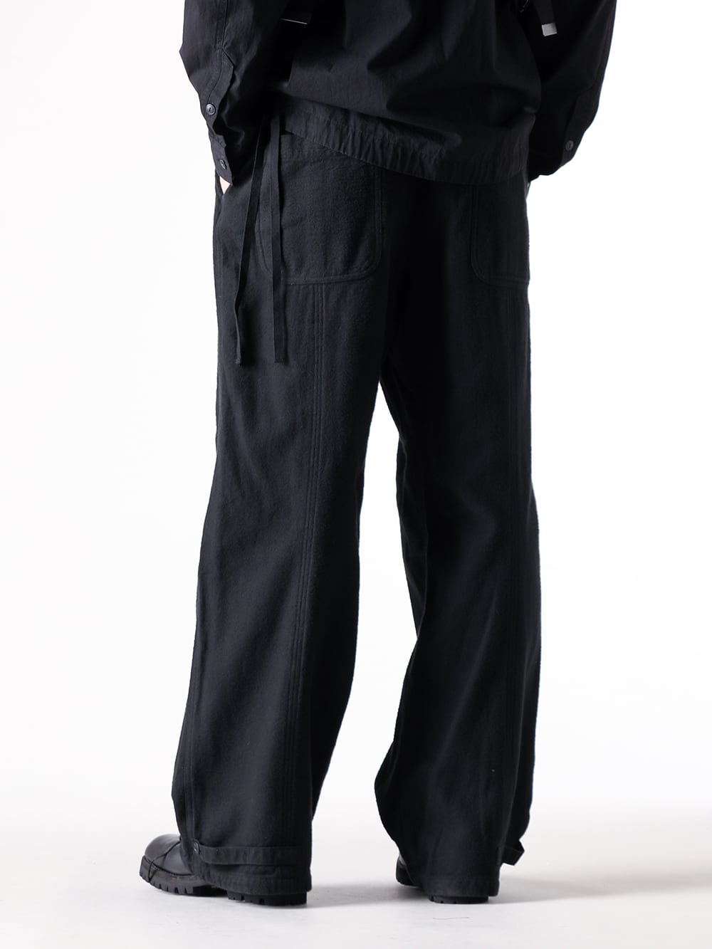 The Viridi-anne - 25AW  - ラフで粗野な雰囲気が漂うワイドパンツ - VI-3908-04 - Brushed Cotton Twill Baggy Pants （BLACK） - 792VX - Norvegian welted Derby Shoes Vibram Sole （Black） 2-003