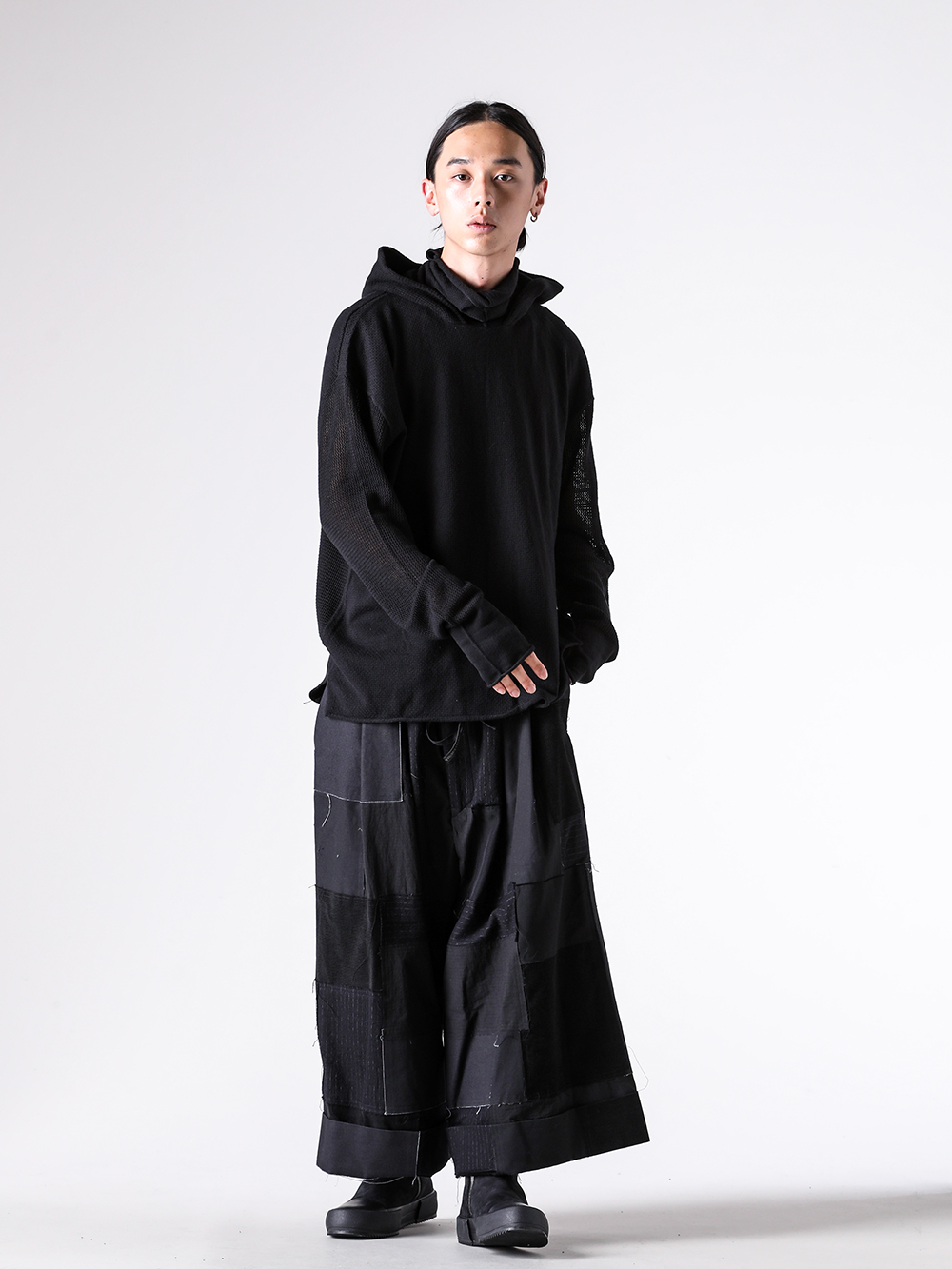 ISO - 25AW - スタイリング全身 - ISO-039-KNT ISO Mask Hooded Knit - ISO-019-TRS ISO Patchwork Wide Cropped Pants - FW-SHCN Sneakers Cow Nuback Leather 3-001