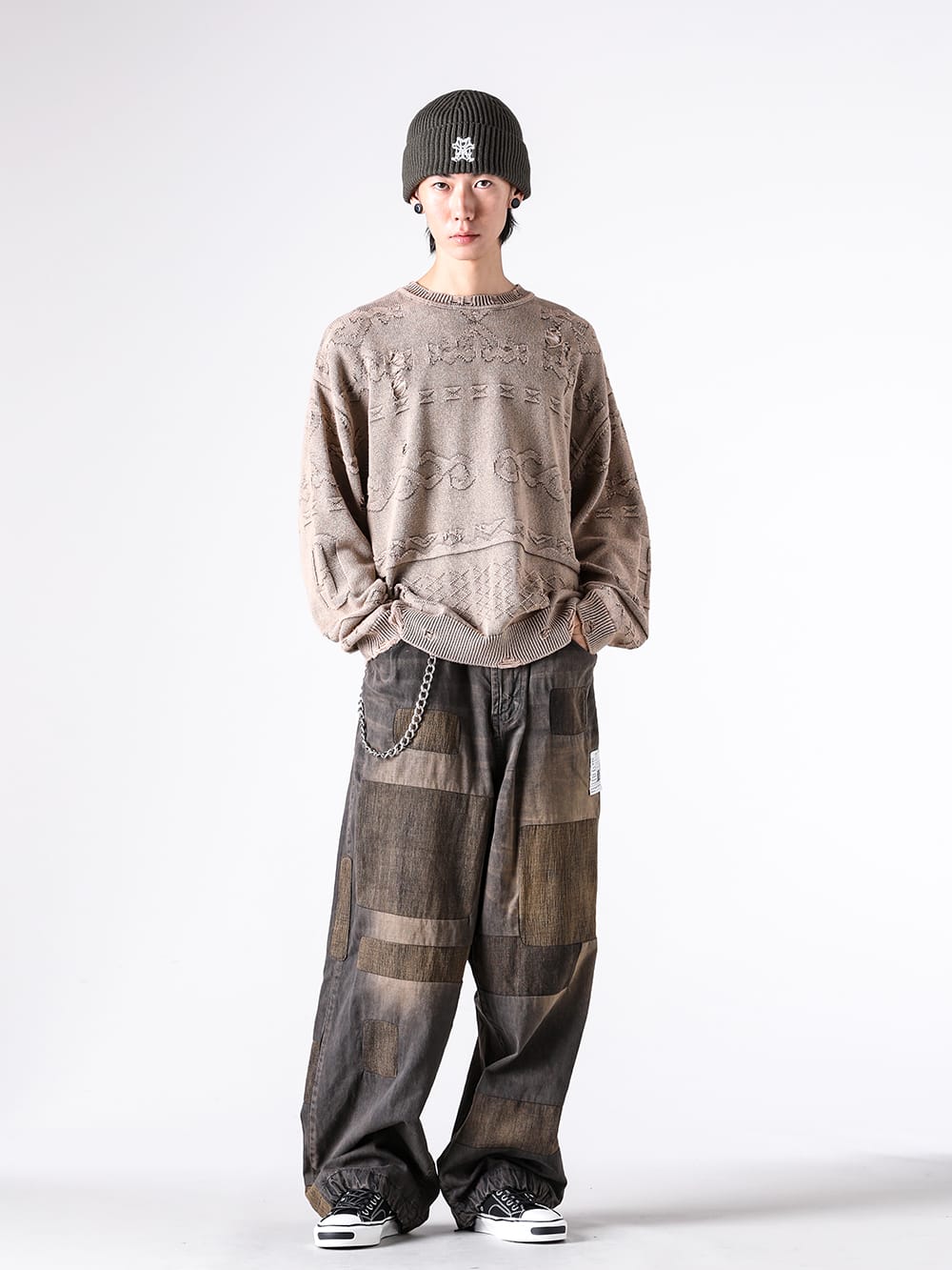 KAMIYA wallet chains - A Street Style Accent with Oversized Tops and Wide Pants 5-001