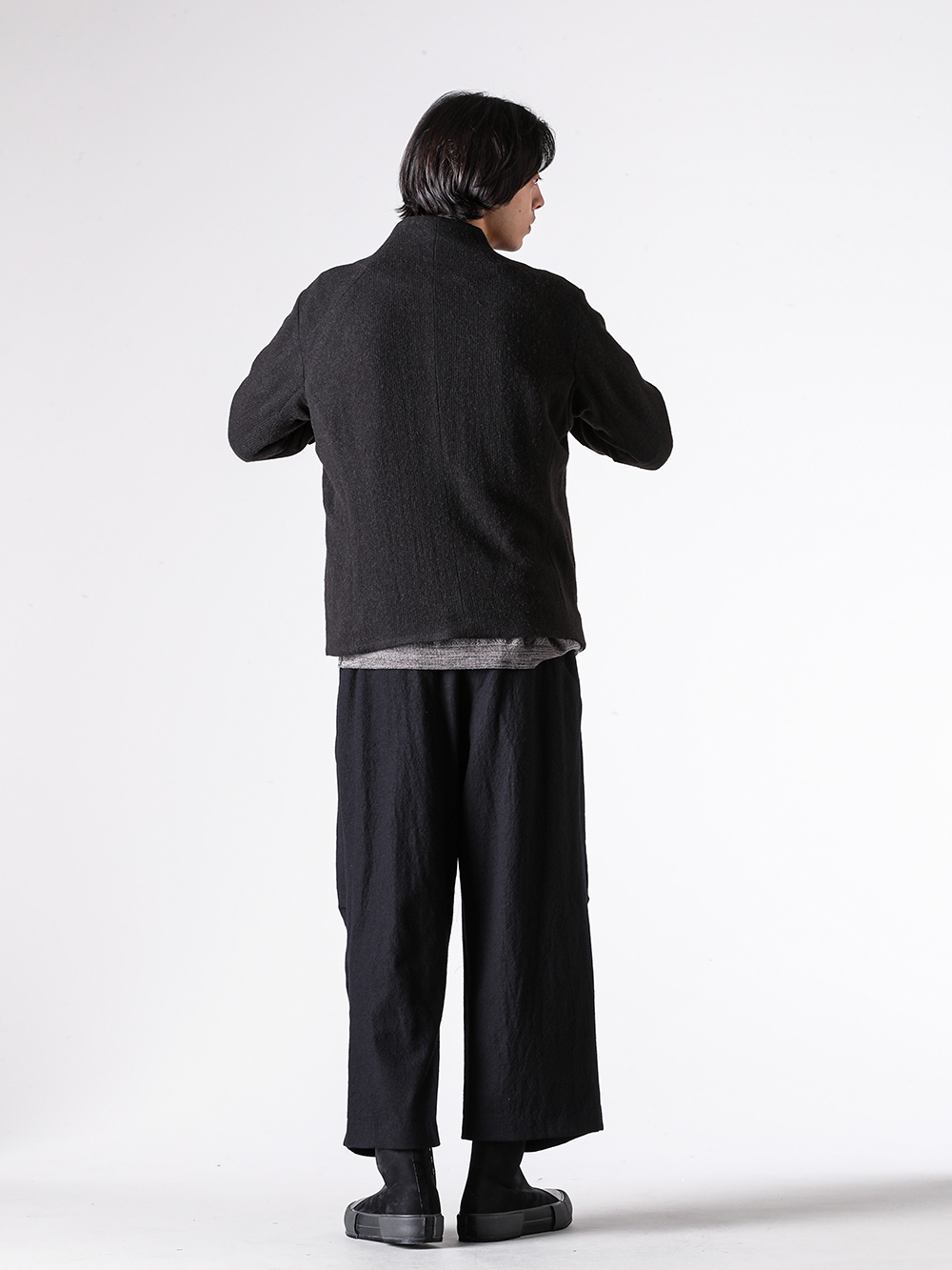 DEVOA - 25AW - Heading 3 - JKJ-SCNJ Jacket Soft Camel Hair - KTS-MCK3 Knit Long Sleeve Merino Wool / Cotton - PTI-GFBC Cropped Pants Virgin Wool - FW-SHCN Sneakers Cow Nuback Leather 3-004