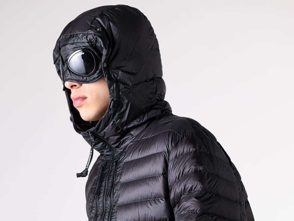 シーピーカンパニー　ゴーグルジャケット　cp company シーピー カンパニーが“サシコギャルズ”とコラボ 刺し子技術を用
