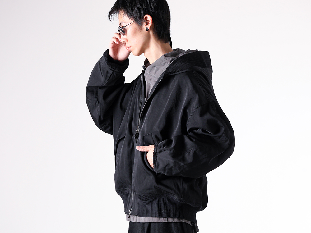 The Viridi-anne - 25AW スタイリング - ミリタリー由来のボンバージャケットを想起させるフードジャケット - VI-3892-06 Nylon/Wool Twill Hooded Jacket - VI-3915-02 Down Proof Product Dyed Hooded Shirt - RG1022TVA TVA x RIGARDS RG1022TVA Clip On Sunglasses 1-002