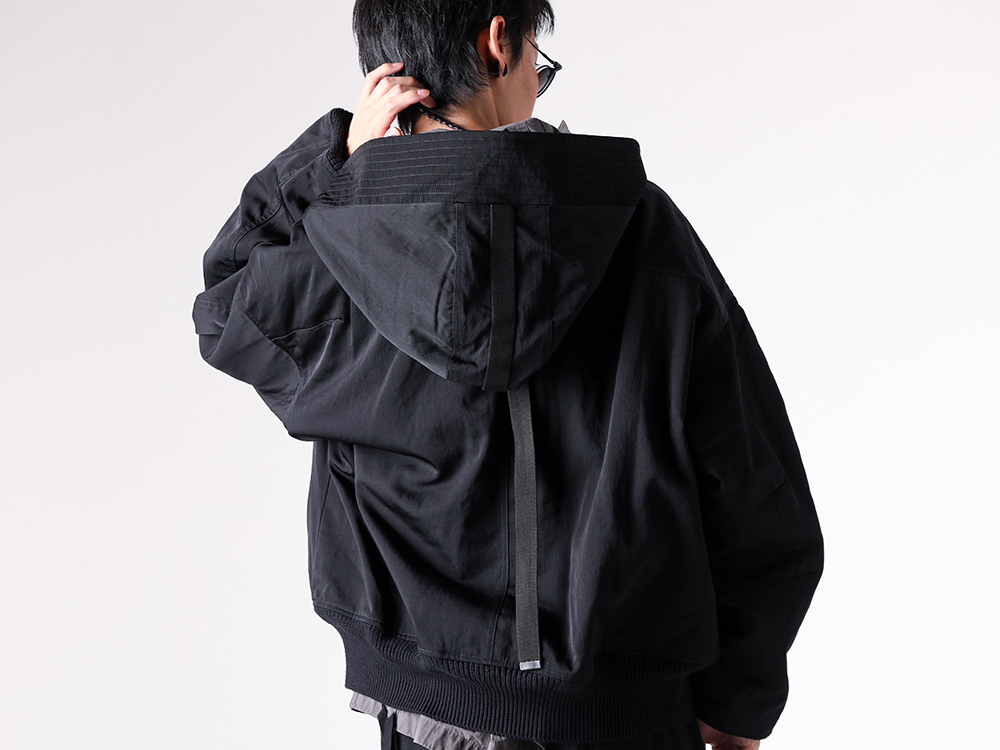 The Viridi-anne - 25AW スタイリング - ミリタリー由来のボンバージャケットを想起させるフードジャケット - VI-3892-06 Nylon/Wool Twill Hooded Jacket 1-004