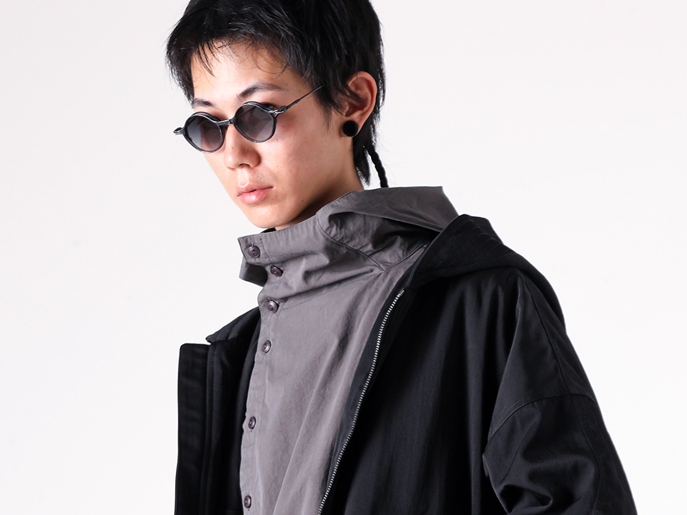 The Viridi-anne - 25AW スタイリング - ミリタリー由来のボンバージャケットを想起させるフードジャケット - VI-3892-06 Nylon/Wool Twill Hooded Jacket - VI-3915-02 Down Proof Product Dyed Hooded Shirt - RG1022TVA TVA x RIGARDS RG1022TVA Clip On Sunglasses 1-008