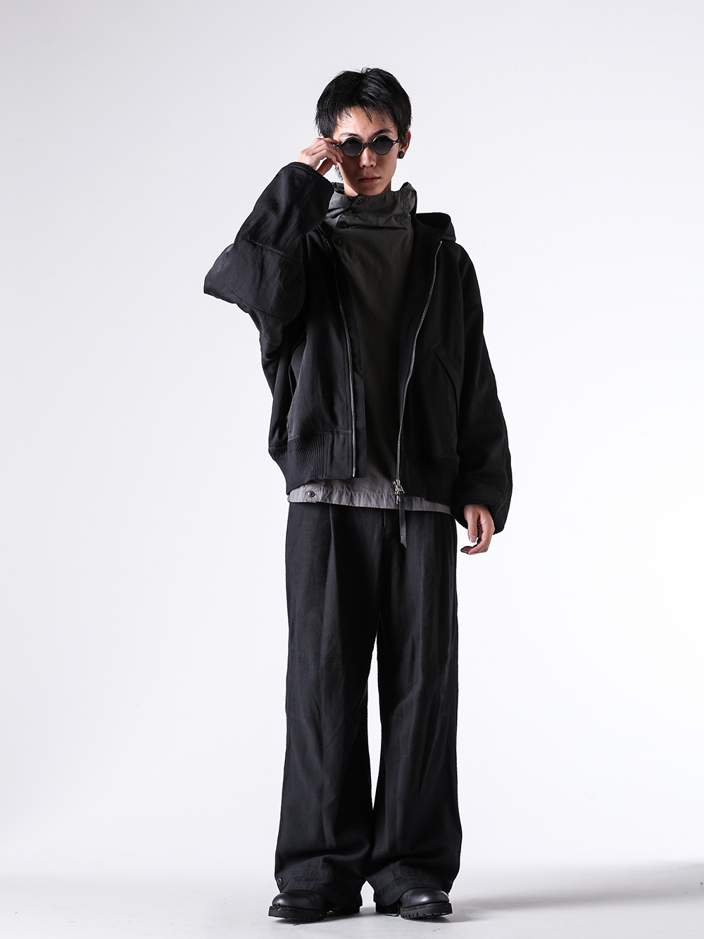The Viridi-anne - 25AW - コーディネート全体の写真一覧 - VI-3892-06 Nylon/Wool Twill Hooded Jacket - VI-3915-02 Down Proof Product Dyed Hooded Shirt - RG1022TVA TVA x RIGARDS RG1022TVA Clip On Sunglasses - VI-3908-04 Brushed Cotton Twill Baggy Pants - 792VX Norvegian welted Derby Shoes Vibram Sole 3-001