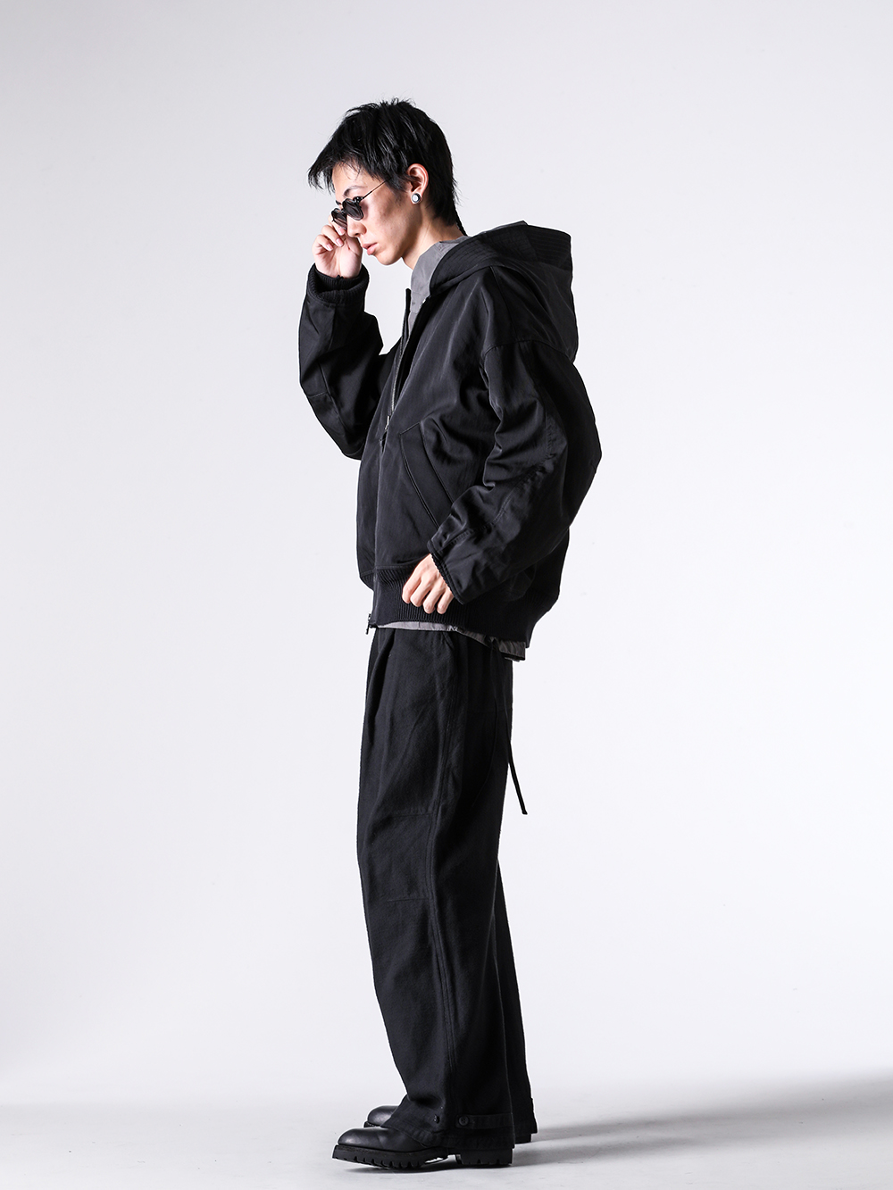 The Viridi-anne - 25AW - コーディネート全体の写真一覧 - VI-3892-06 Nylon/Wool Twill Hooded Jacket - VI-3915-02 Down Proof Product Dyed Hooded Shirt - RG1022TVA TVA x RIGARDS RG1022TVA Clip On Sunglasses - VI-3908-04 Brushed Cotton Twill Baggy Pants - 792VX Norvegian welted Derby Shoes Vibram Sole 3-003