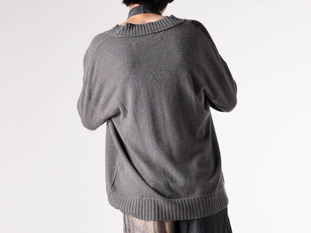 ZIGGY CHEN(ジギーチェン) - 25-26AW - カーディガン・セーター - Intarsia V-Neck Sweater （Grey） - 0M2532010 3-004