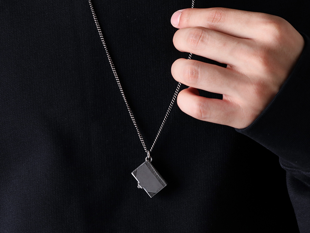 定価30万　アンドゥムルメステール　くるみウッドネックレス　黒 定価30万 アンドゥムルメステール くるみウッドネックレス 黒 定価30万