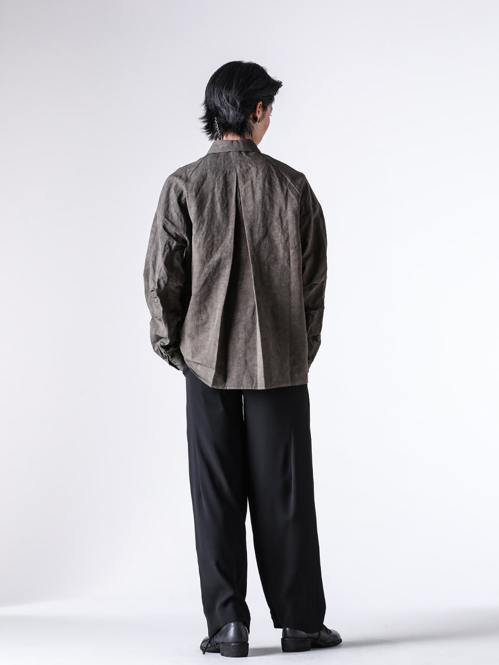 アイテム紹介] DEVOA 25-26AW 美と機能が宿る2本の新作パンツ -FASCINATE