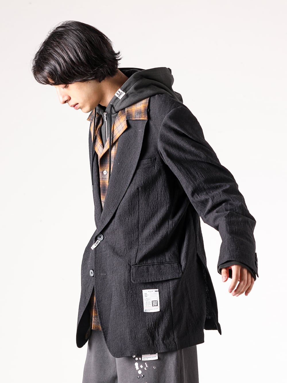 Maison MIHARA YASUHIRO - 25AW スタイリング - 3つのアイテムをレイヤードさせたジャケット - J15JK131 - Triple Layered Blazer - J15LT751 - Embellished Distressed Long Sleeves Tee 1-003