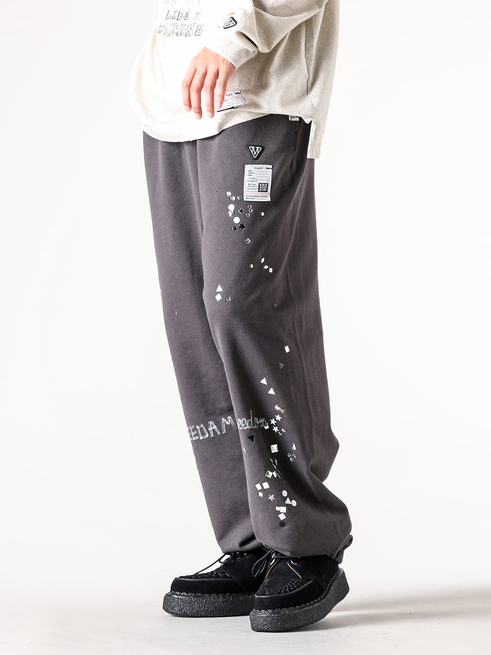 Maison MIHARA YASUHIRO - 25AW  - ポップなシール調の装飾をあしらったスウェットパンツ - J15PT724 - Embellished Distressed Pants - S14FW710 - THAMES / Suede Interlace Shoes 2-002