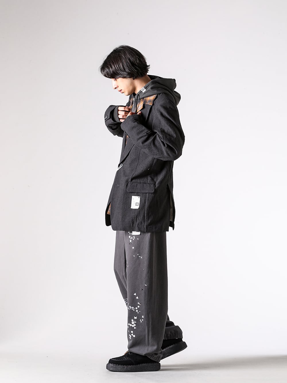 Maison MIHARA YASUHIRO - 25AW - コーディネート全体の写真一覧 - J15JK131 - Triple Layered Blazer - J15LT751 - Embellished Distressed Long Sleeves Tee - J15PT724 - Embellished Distressed Pants - S14FW710 - THAMES / Suede Interlace Shoes 3-002
