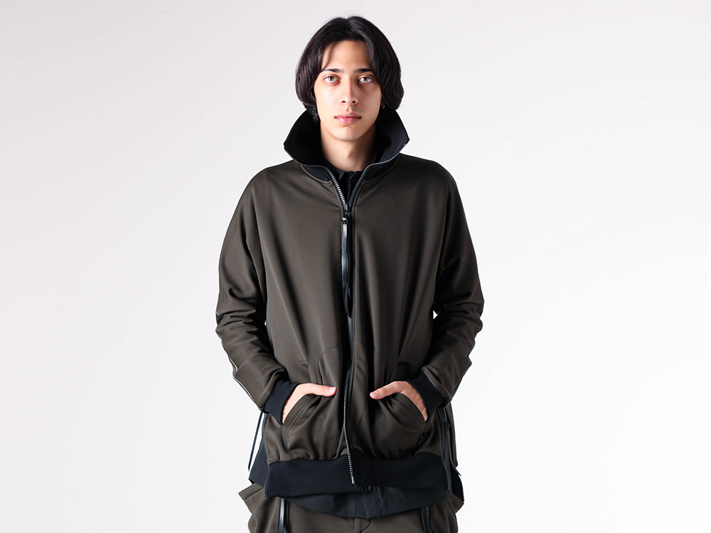 RIPVANWINKLE - 25AW スタイリング - トラックジャケットとアノラックシャツが見せる曲線美 - RB-700 Dolman Track Jacket 1-002