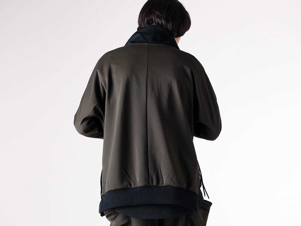 RIPVANWINKLE - 25AW スタイリング - トラックジャケットとアノラックシャツが見せる曲線美 - RB-700 Dolman Track Jacket4 1-005