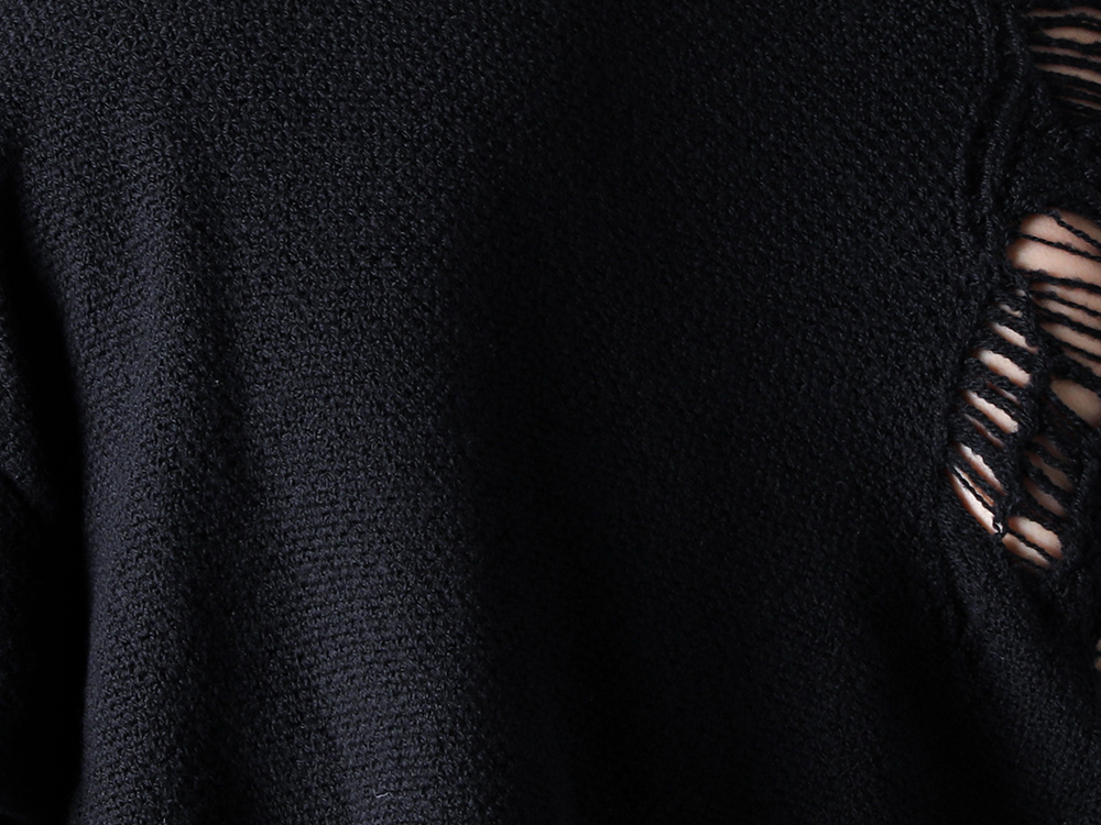 Ann Demeulemeester(アンドゥムルメステール) - 25-26AW - 上半身 - WALDON DESTROYED SEED STITCH CREW NECK SWEATER (2520-M-KN45-KN071-099) - JEDO BOOK PENDANT NECKLACE (2502-M-JN03-JW020-070) 1-006