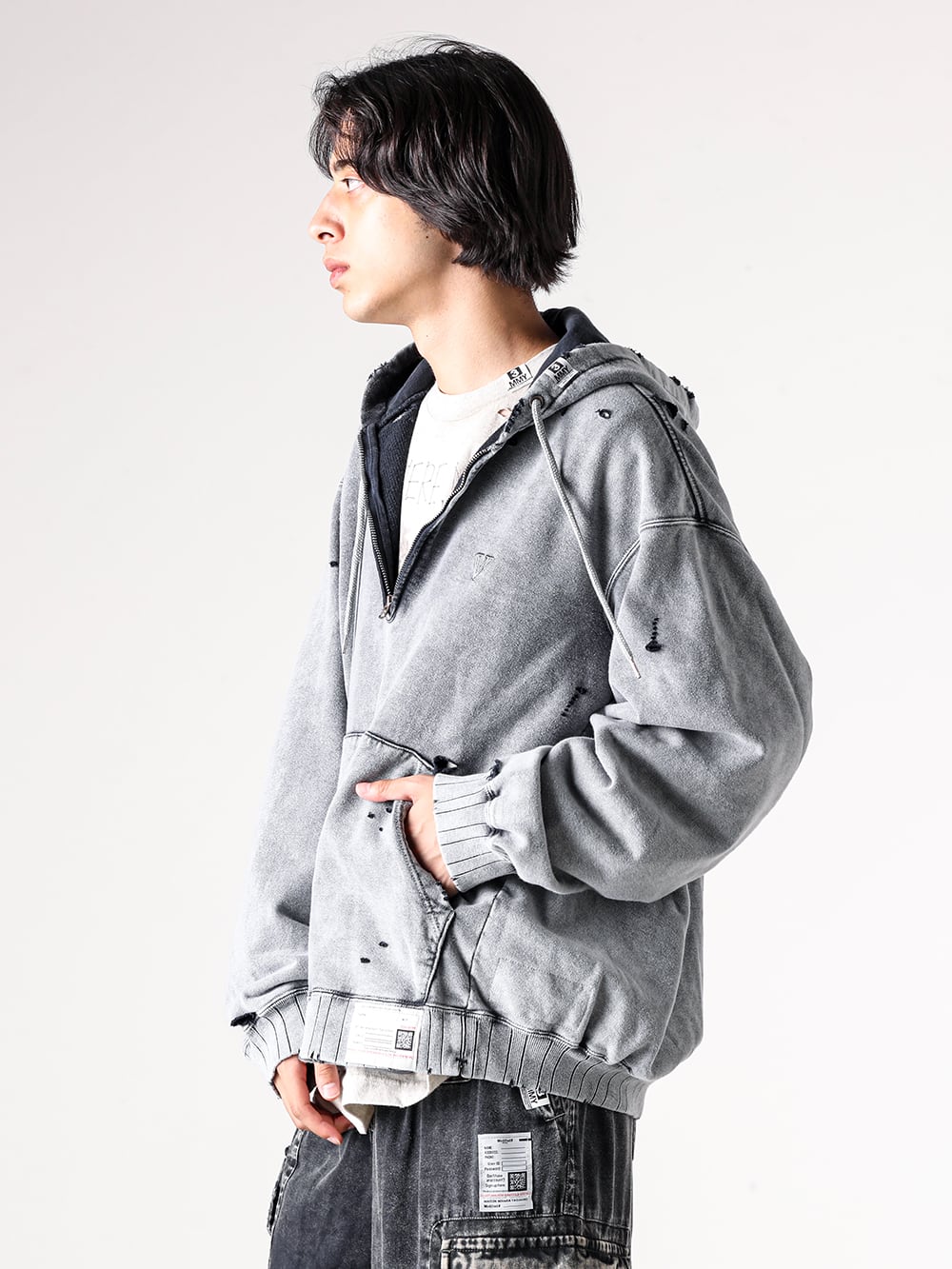 Maison MIHARA YASUHIRO - 25AW styling - Half-Zip Hoodie with Bleach Processing for an Aged Look - A15HD565 - Bleached Half Zip Hoodie - J15LT751 - Embellished Distressed Long Sleeves Tee 1-002