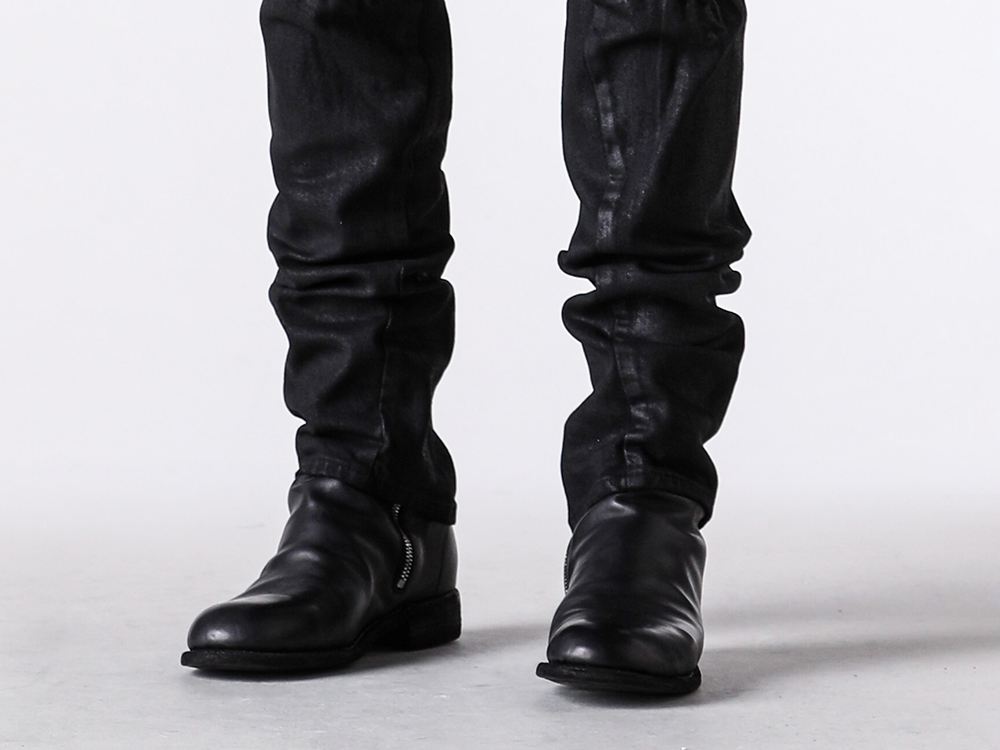 D.HYGEN - 25AW - Straight Slim Denim Crafted Through Multi-Stage Damage and Repair Processing - ST107-0325A - Product Coated Stretch Denim Damage Repair Straight Slim Pants - 698 - Side Zip Boots Single Sole 2-004