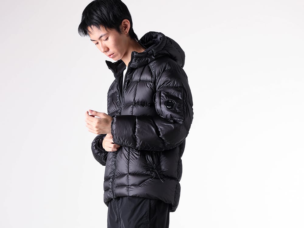 C.P. COMPANY ブラック ジャケット C.P. Companyのブラック ユーティリティジャケットがセール中
