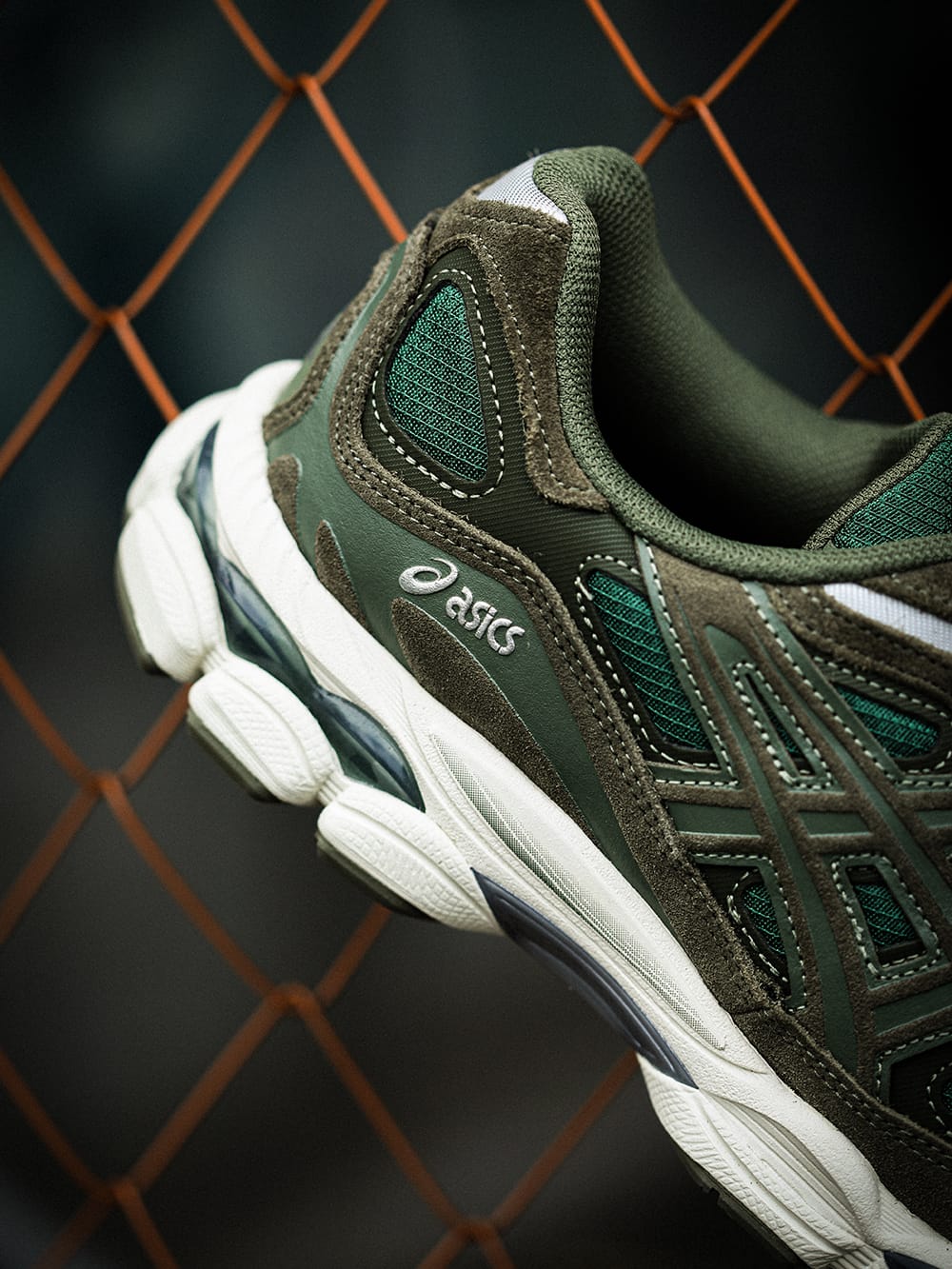 ASICS GEL-NYCは軽量フォームとGELテクノロジーの組み合わせにより優れた快適性を提供