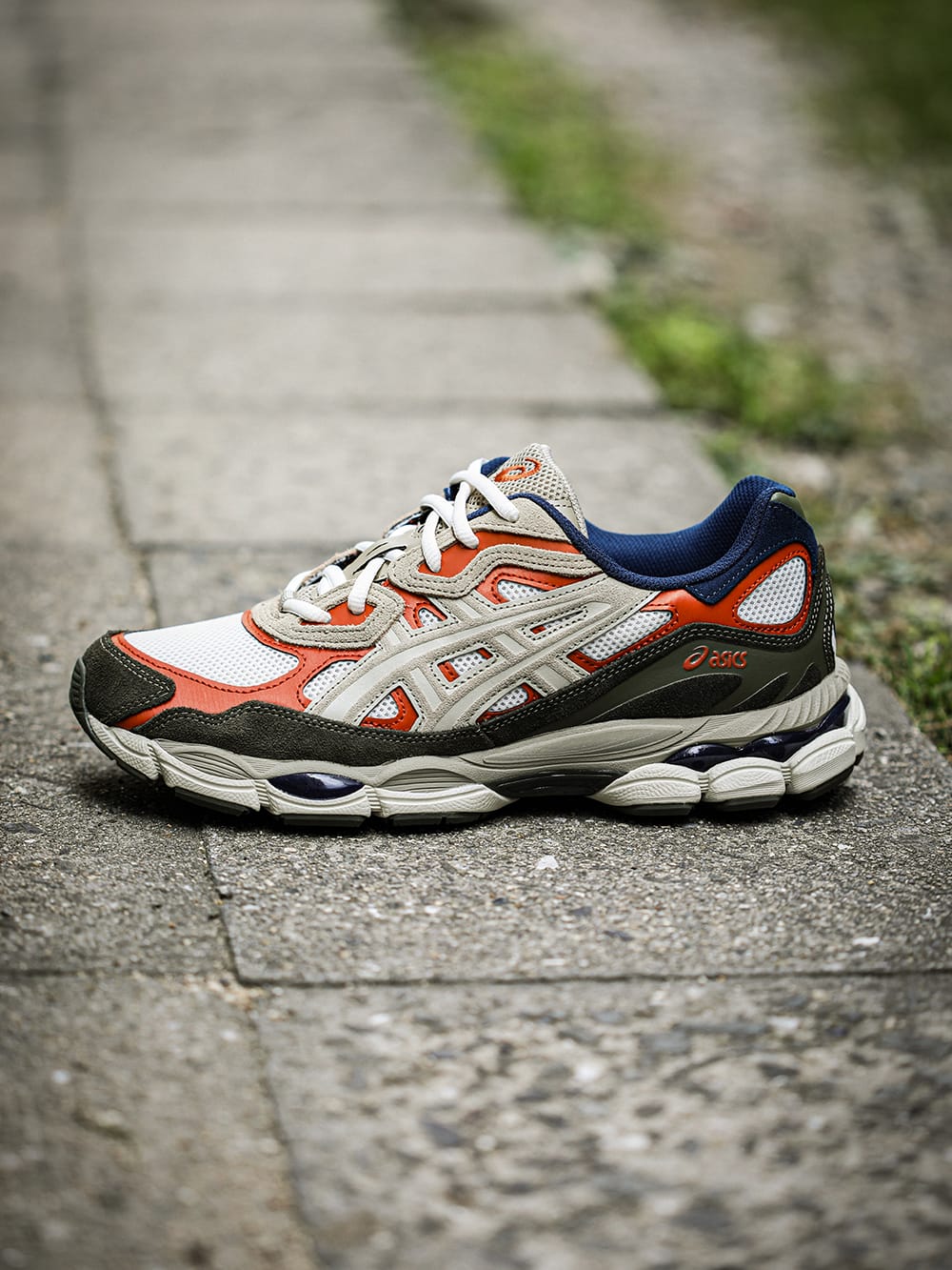 ASICS GEL-NYCはASICSアーカイブの象徴的な特徴を受け継いだデザイン